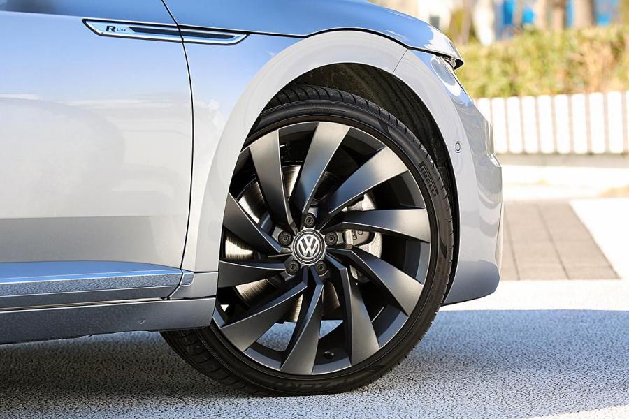 Колеса Volkswagen Arteon 4Motion R-Line 2017 года  (JP) (фото 8 из 10)